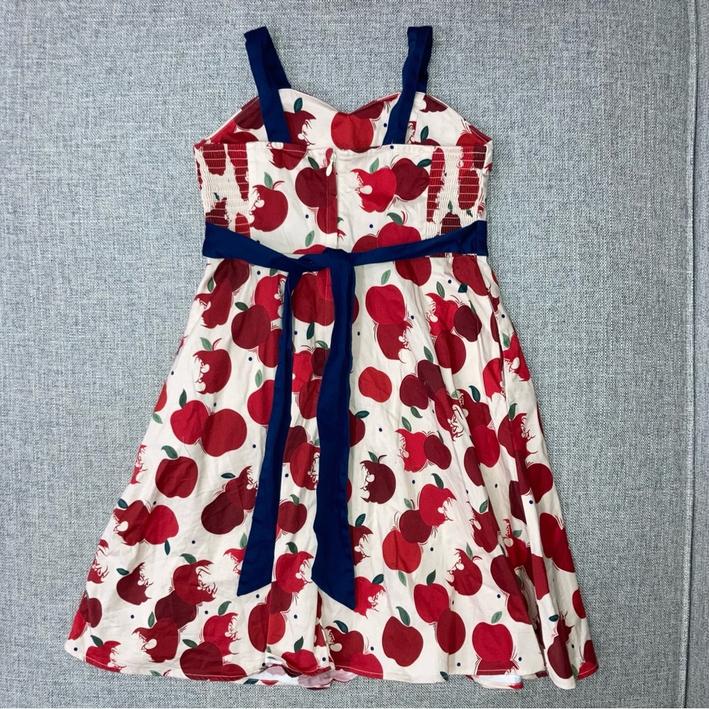 Disney child medium (seems like size 6) Snow White Apple Dress VGUC - Picture 3 of 4